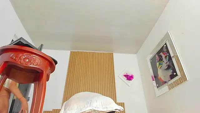 nathaly sara  online show from September 11, 2025, 3:39 am