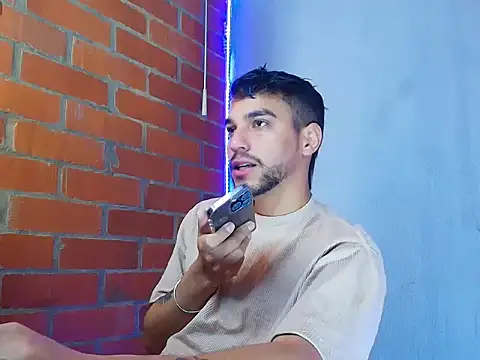 Leandro valenzuela online show from October 7, 2025, 4:08 pm