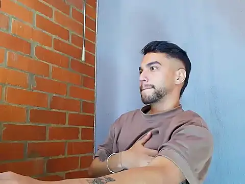 Leandro valenzuela online show from October 10, 2025, 6:42 pm