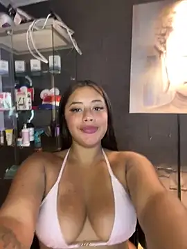 Snapshot of ElaaPerez chatting on November 10, 2025, 2:55 pm ElaaPerez online show from November 10, 2025, 2:55 pm