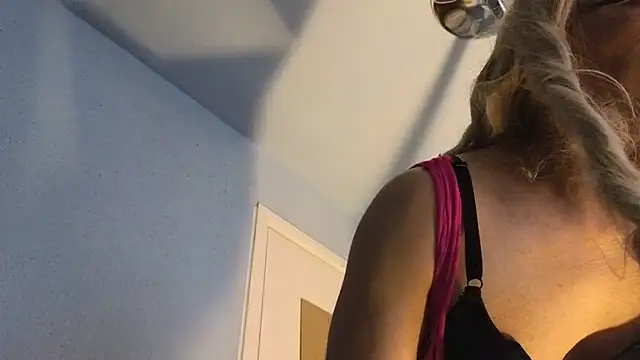 Sandrasaa online show from April 19, 2026, 10:05 am