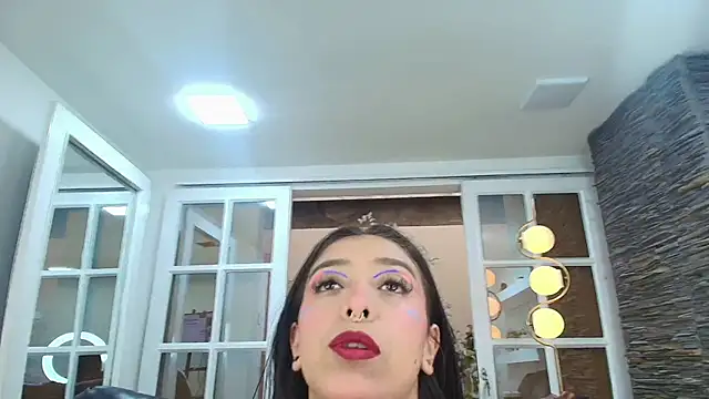 miss collins online show from November 4, 2025, 6:33 pm