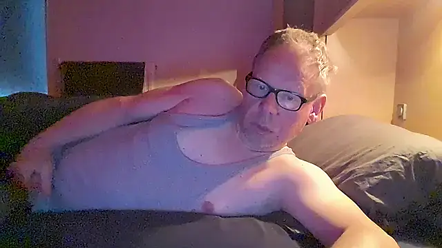 Snapshot of kinkyslet8 chatting on May 3, 2026, 6:29 am kinkyslet8 online show from May 3, 2026, 6:29 am