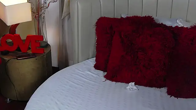 Snapshot of EllieMartini chatting on October 9, 2025, 8:42 pm EllieMartini online show from October 9, 2025, 8:42 pm