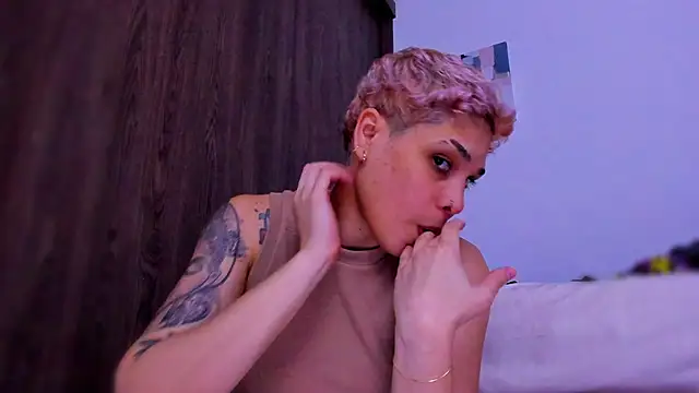 Snapshot of Charlee_pink chatting on December 23, 2025, 4:56 am Charlee pink online show from December 23, 2025, 4:56 am