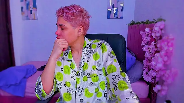 Snapshot of Charlee_pink chatting on December 16, 2025, 4:55 pm Charlee pink online show from December 16, 2025, 4:55 pm