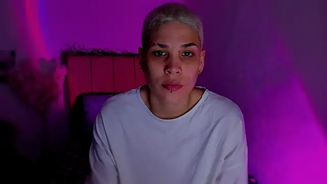 Snapshot of Charlee_pink chatting on February 21, 2026, 4:36 am Charlee pink online show from February 21, 2026, 4:36 am