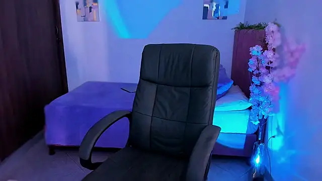 Snapshot of Charlee_pink chatting on December 18, 2025, 5:50 pm Charlee pink online show from December 18, 2025, 5:50 pm