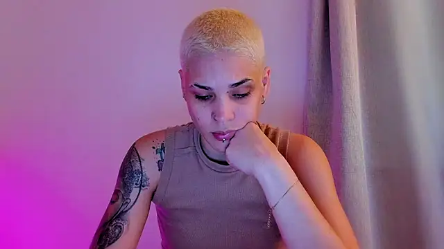 Snapshot of Charlee_pink chatting on January 17, 2026, 4:27 am Charlee pink online show from January 17, 2026, 4:27 am