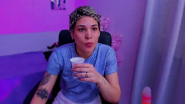 Snapshot of Charlee_pink chatting on November 29, 2025, 7:58 pm Charlee pink online show from November 29, 2025, 7:58 pm