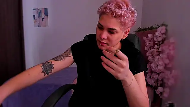 Snapshot of Charlee_pink chatting on December 17, 2025, 5:29 pm Charlee pink online show from December 17, 2025, 5:29 pm