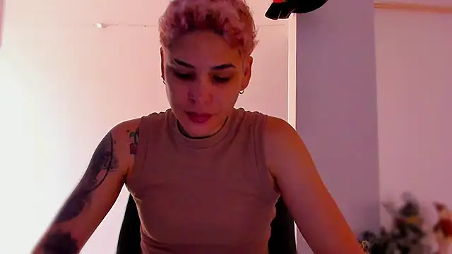 Snapshot of Charlee_pink chatting on December 21, 2025, 7:48 pm Charlee pink online show from December 21, 2025, 7:48 pm