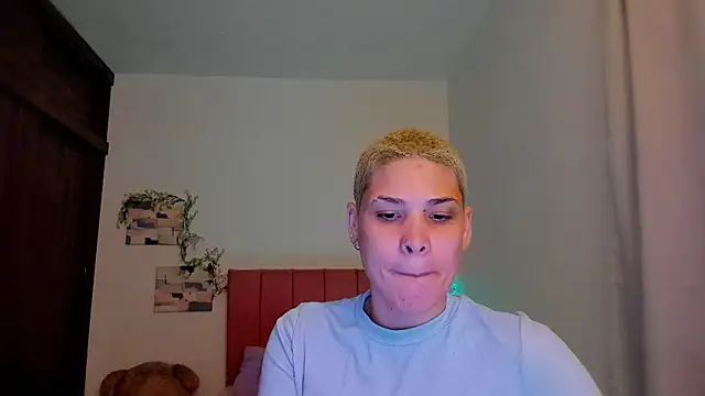 Snapshot of Charlee_pink chatting on January 14, 2026, 10:24 pm Charlee pink online show from January 14, 2026, 10:24 pm