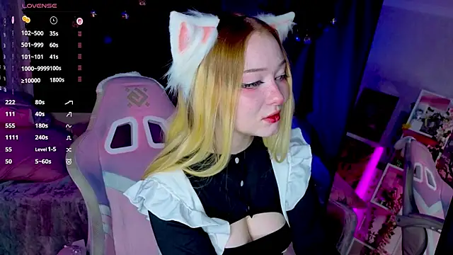 Snapshot of ElswythCovil chatting on November 30, 2025, 3:18 am ElswythCovil online show from November 30, 2025, 3:18 am