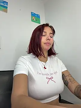 Snapshot of LucyMartelli chatting on February 26, 2025, 12:27 pm LucyMartelli online show from February 26, 2025, 12:27 pm