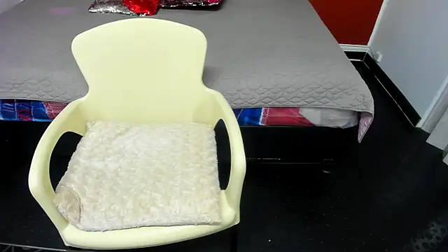 Abrillee1 online show from February 27, 2025, 7:47 pm