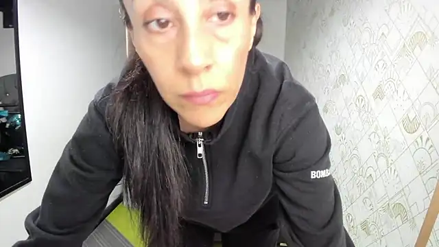 Abrillee1 online show from March 14, 2025, 5:57 pm