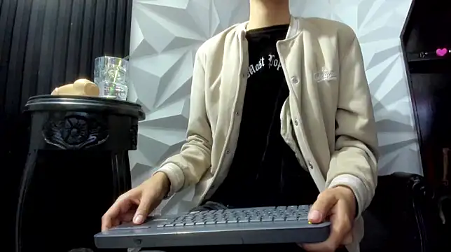 BrianaSchafer online show from February 13, 2026, 4:07 pm