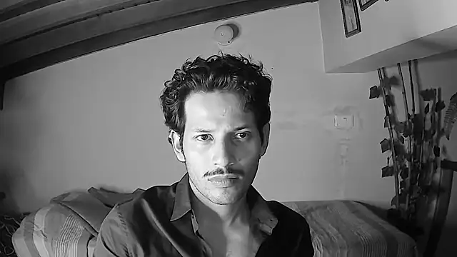 Nicholasrodrii online show from June 18, 2026, 11:21 pm