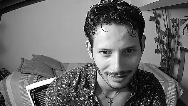 Nicholasrodrii online show from June 24, 2026, 10:40 pm