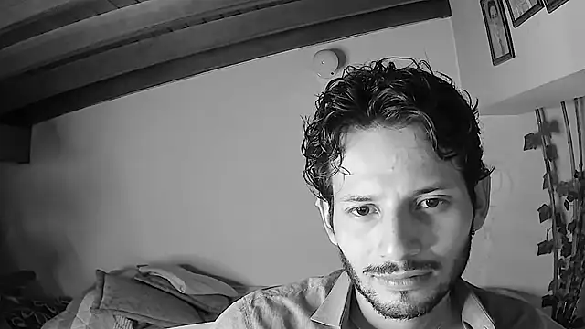 Nicholasrodrii online show from June 15, 2026, 9:47 pm