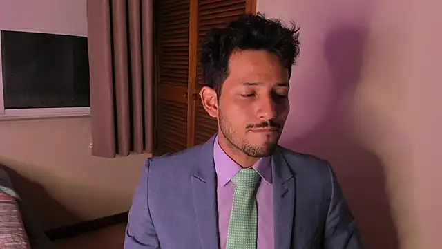 Nicholasrodrii online show from February 15, 2026, 11:47 pm