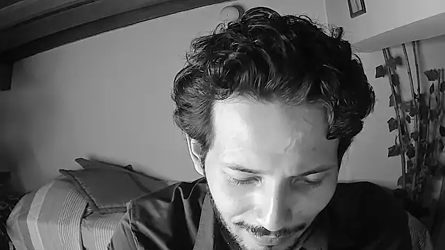 Nicholasrodrii online show from June 17, 2026, 10:19 pm