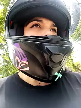 Snapshot of brianaGuzman chatting on September 19, 2025, 5:28 pm brianaGuzman online show from September 19, 2025, 5:28 pm