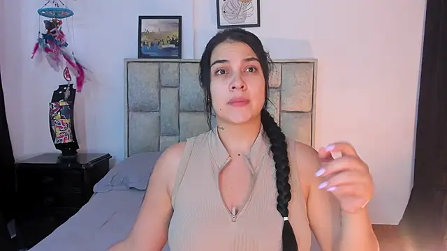 brianaGuzman online show from April 7, 2026, 6:10 pm