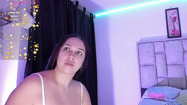 brianaGuzman online show from December 15, 2025, 4:57 pm