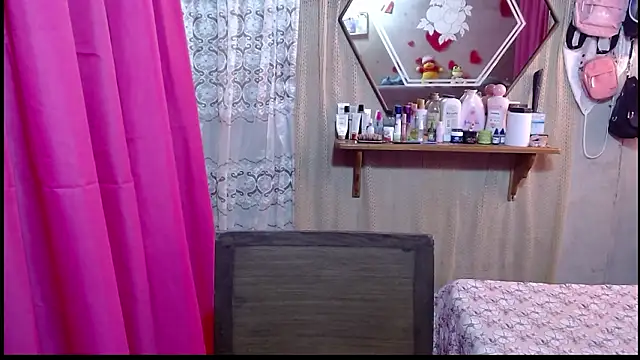 Snapshot of Lunawillis chatting on February 3, 2026, 8:03 pm Lunawillis online show from February 3, 2026, 8:03 pm