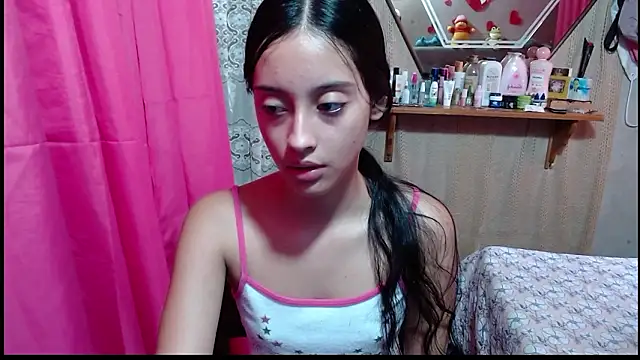 Snapshot of Lunawillis chatting on February 14, 2026, 5:35 pm Lunawillis online show from February 14, 2026, 5:35 pm