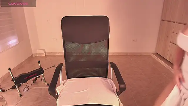 irantzu hank online show from September 27, 2025, 7:42 pm