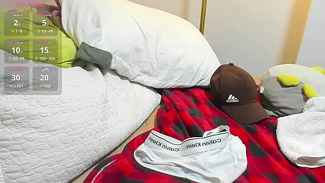 nakedfoam1 online show from April 11, 2026, 1:24 am