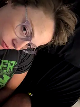 Snapshot of MrandMrsPooks chatting on October 31, 2025, 8:00 am MrandMrsPooks online show from October 31, 2025, 8:00 am