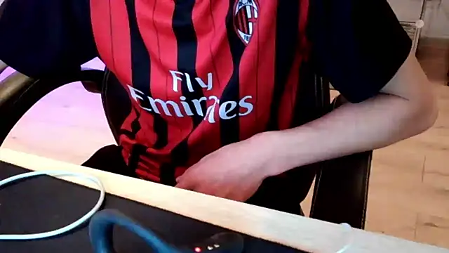 Snapshot of ElViko11 chatting on November 12, 2025, 8:45 pm ElViko11 online show from November 12, 2025, 8:45 pm