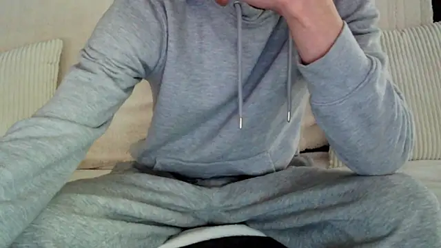 Snapshot of ElViko11 chatting on February 21, 2025, 2:38 pm ElViko11 online show from February 21, 2025, 2:38 pm