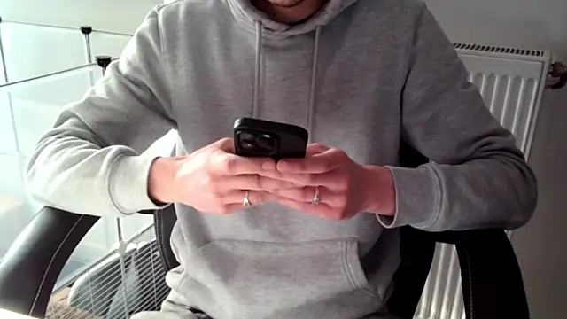 Snapshot of ElViko11 chatting on February 14, 2025, 2:44 pm ElViko11 online show from February 14, 2025, 2:44 pm