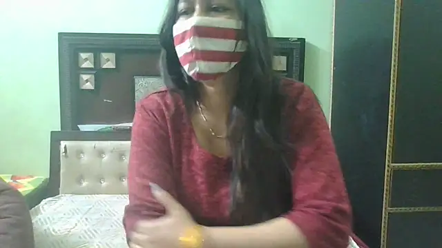 Snapshot of couplesuni chatting on February 21, 2025, 5:56 am couplesuni online show from February 21, 2025, 5:56 am