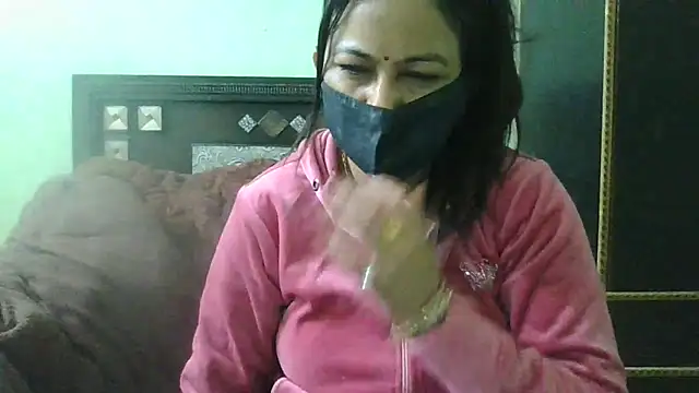 Snapshot of couplesuni chatting on February 4, 2025, 4:05 am couplesuni online show from February 4, 2025, 4:05 am