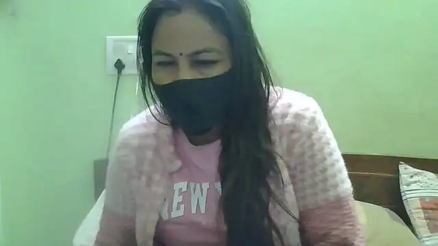 Snapshot of couplesuni chatting on January 29, 2025, 4:26 am couplesuni online show from January 29, 2025, 4:26 am