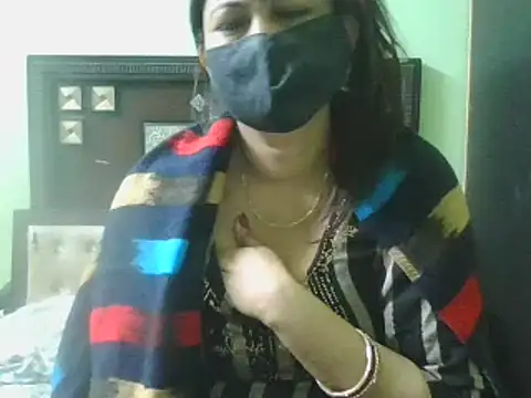 Snapshot of couplesuni chatting on February 5, 2025, 5:09 am couplesuni online show from February 5, 2025, 5:09 am