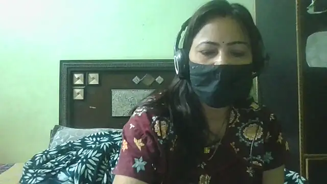 couplesuni online show from April 22, 2026, 10:33 am