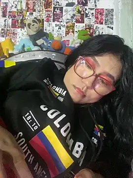 dafne19  online show from October 31, 2025, 4:42 am