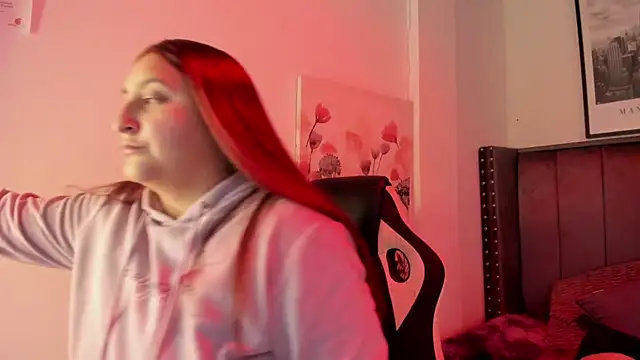 Alaia Cute online show from October 14, 2025, 3:29 am