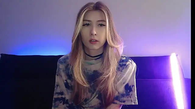 ErikaShyy online show from February 11, 2026, 11:54 am