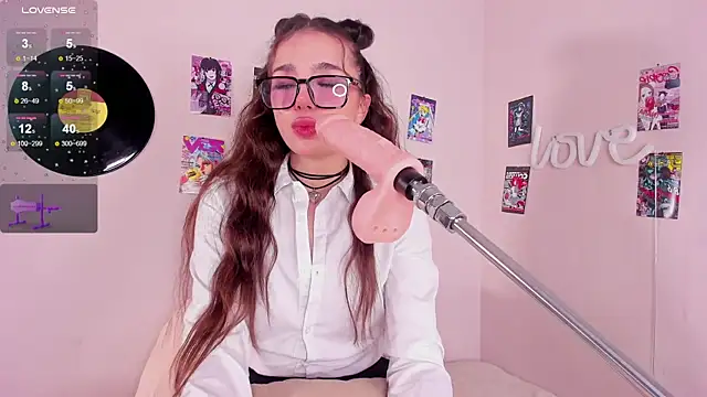 LosAlicee online show from November 6, 2025, 6:12 pm