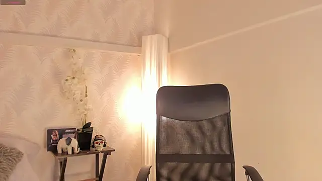 Snapshot of CyntiaAdams chatting on February 12, 2025, 6:09 pm CyntiaAdams online show from February 12, 2025, 6:09 pm