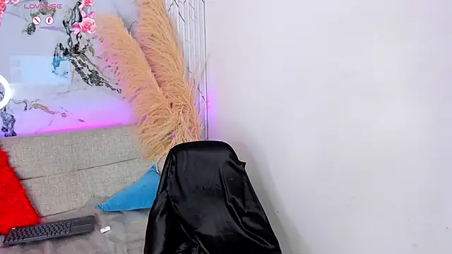 Snapshot of LiaFlowers chatting on November 21, 2025, 8:41 pm LiaFlowers online show from November 21, 2025, 8:41 pm