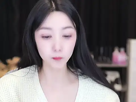 Nuyoah-77 online show from November 2, 2025, 2:00 pm